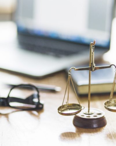 justice-scale-spectacles-wooden-desk-courtroom_23-2147876789 justice-scale-spectacles-wooden-desk-courtroom_23-2147876789